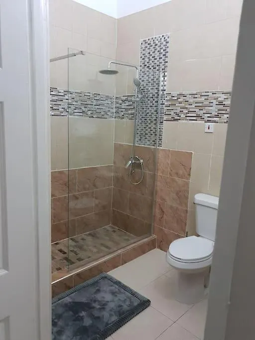 Apartament Escape At The Oasis- New Kingston Area -24Hrs Security, Elevator, Water Heater, Wifi