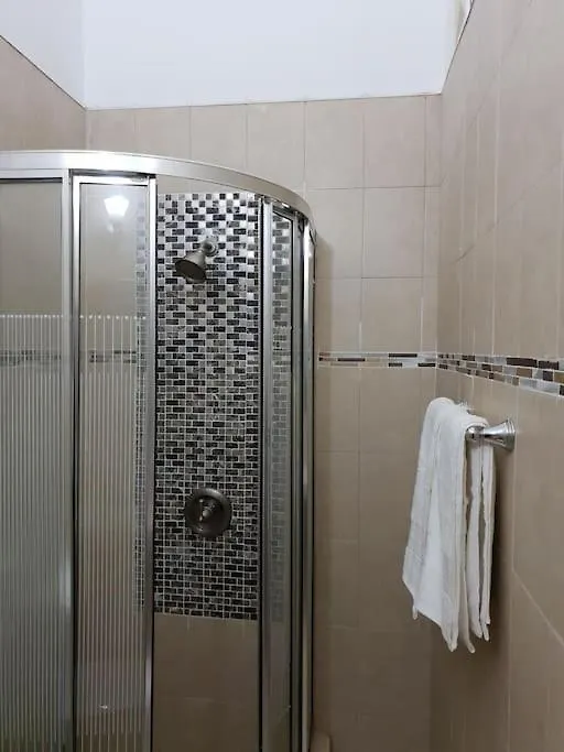 Escape At The Oasis- New Kingston Area -24Hrs Security, Elevator, Water Heater, Wifi Apartament