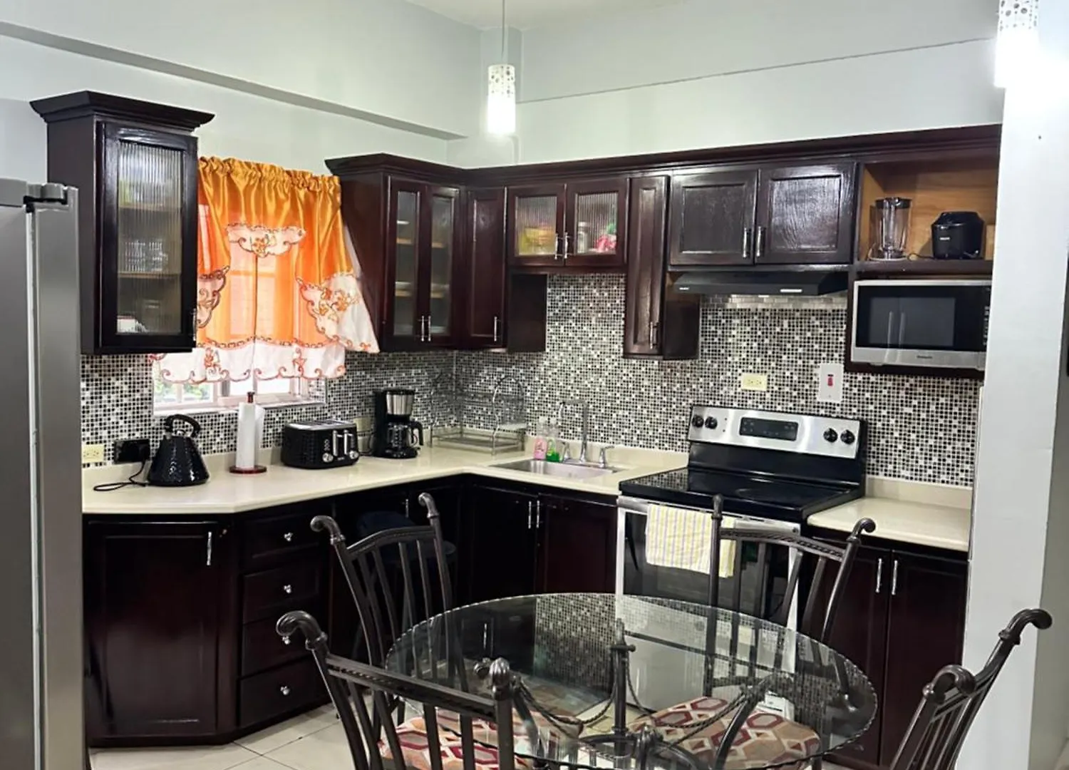 Escape At The Oasis- New Kingston Area -24Hrs Security, Elevator, Water Heater, Wifi 0*,  Jamajka
