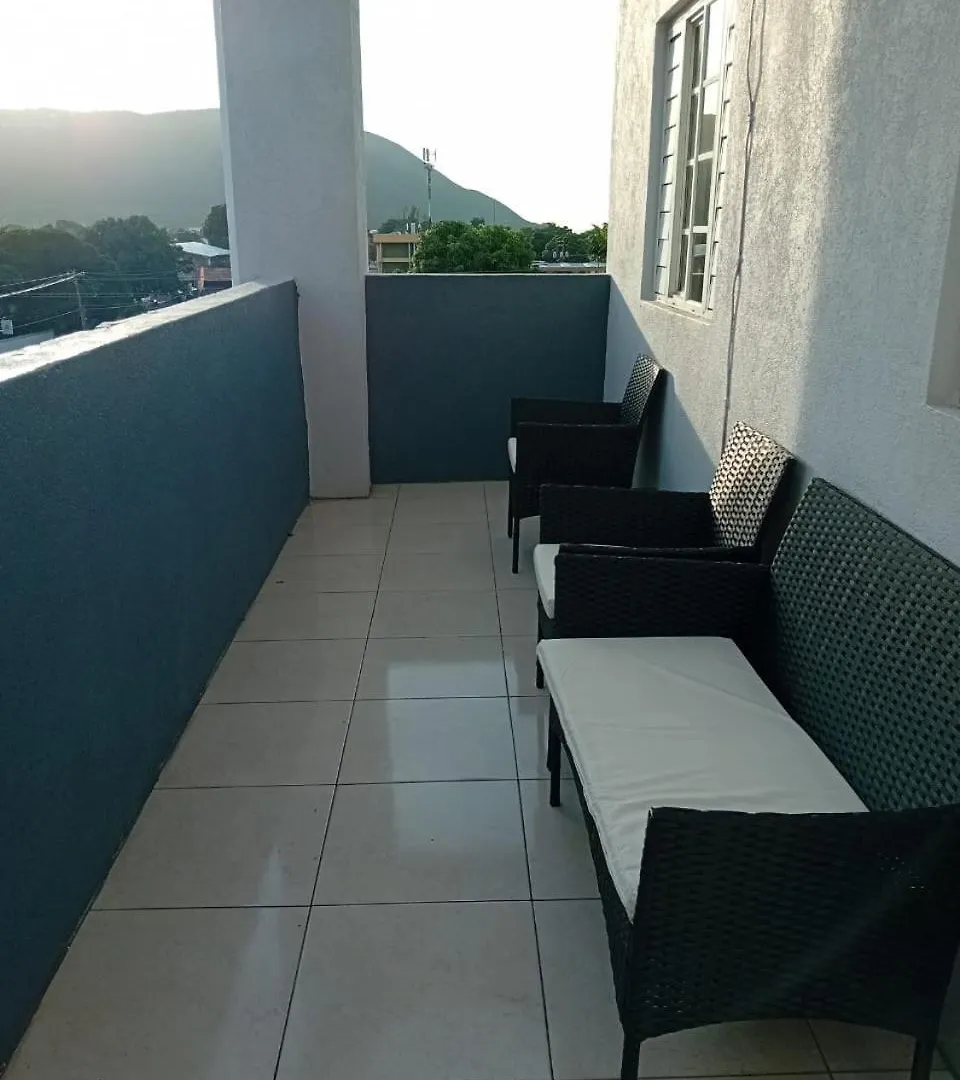 Escape At The Oasis- New Kingston Area -24Hrs Security, Elevator, Water Heater, Wifi
