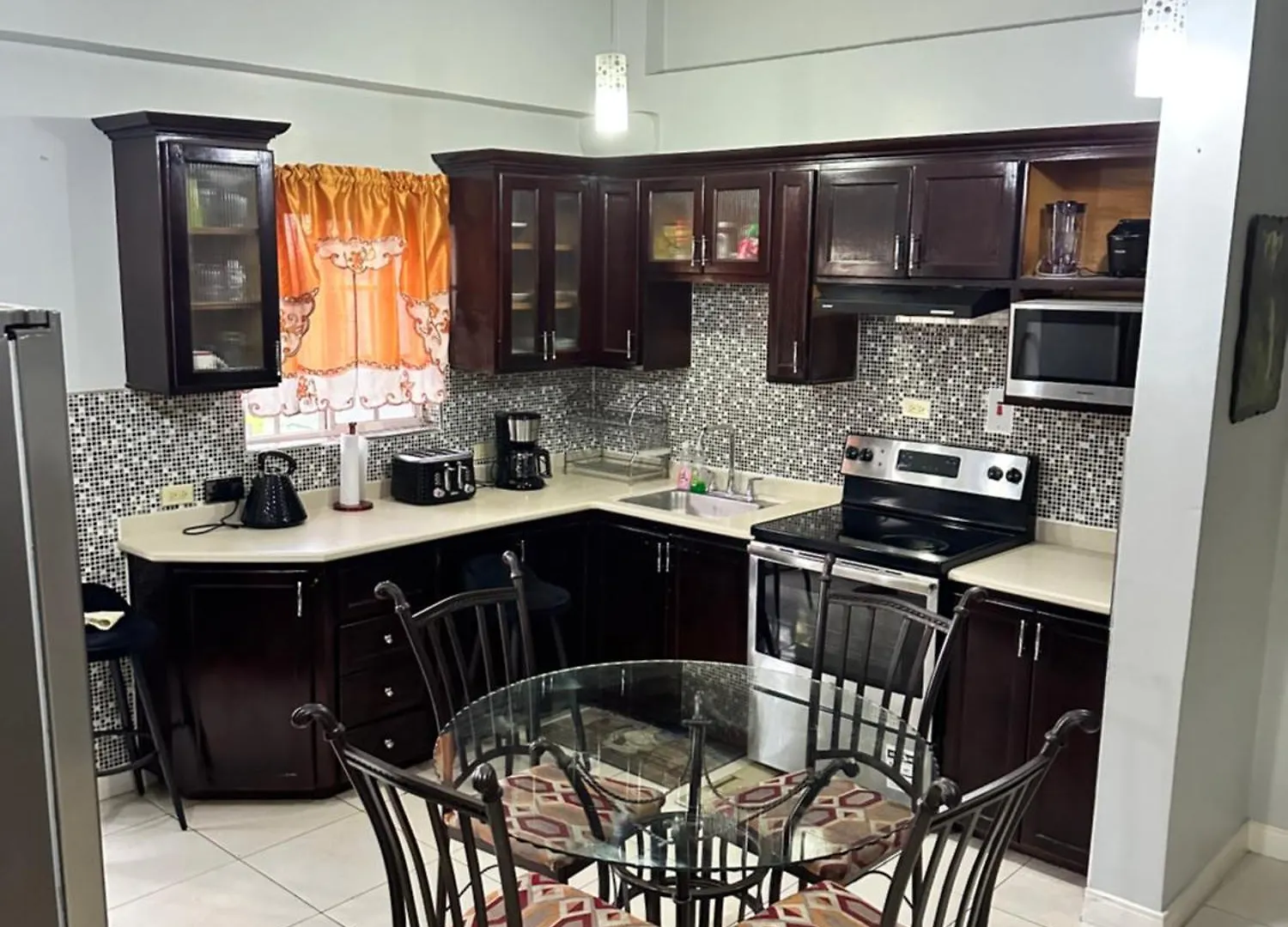Apartament Escape At The Oasis- New Kingston Area -24Hrs Security, Elevator, Water Heater, Wifi