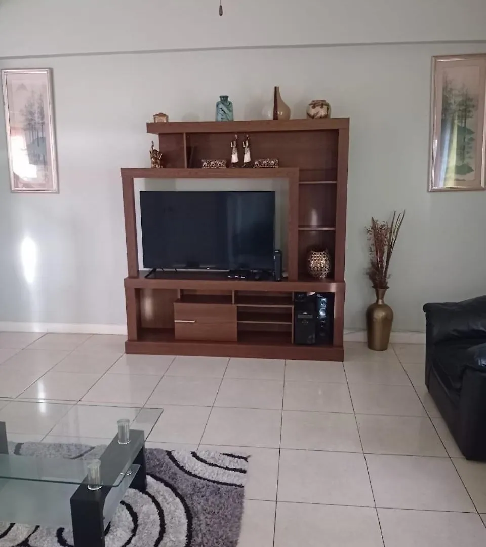 Escape At The Oasis- New Kingston Area -24Hrs Security, Elevator, Water Heater, Wifi Apartament